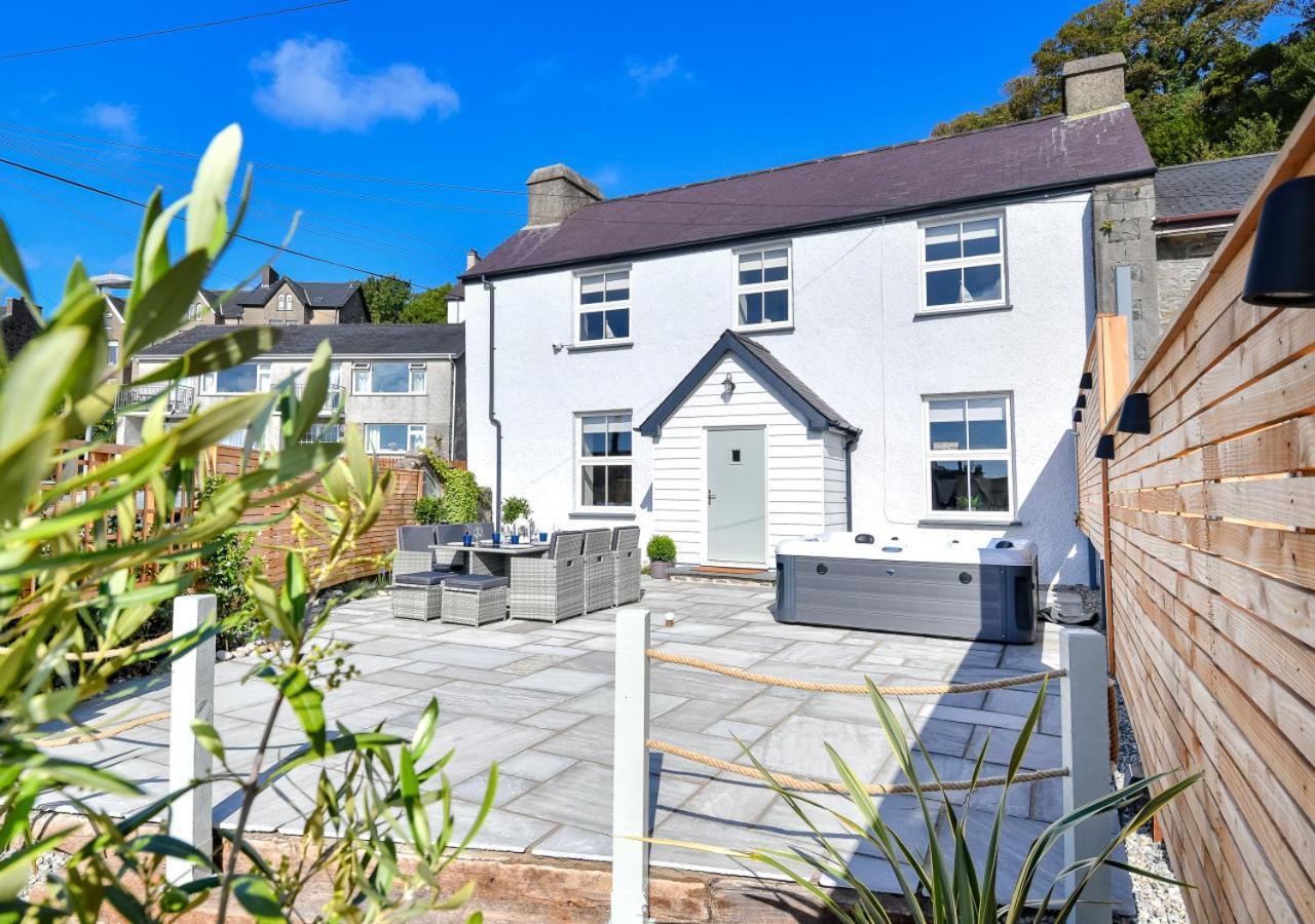 Tyr Ysgol Pwllheli Exterior foto